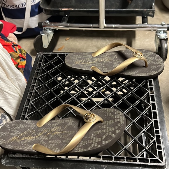 Michael Kors slides - Picture 4 of 6